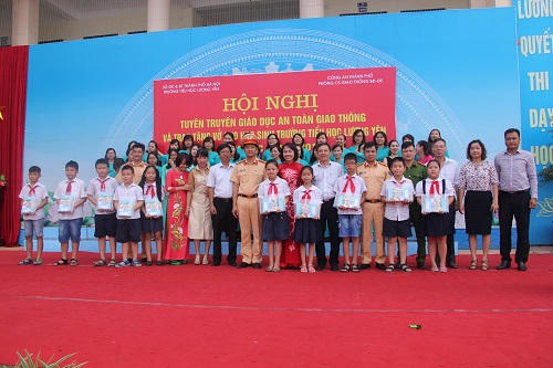 CSGT Hà Nội cùng Sở GD&ĐT tuyên truyền pháp luật về ATGT