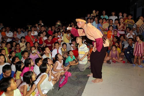 Ấm áp đêm Trung thu vì biển, đảo quê hương