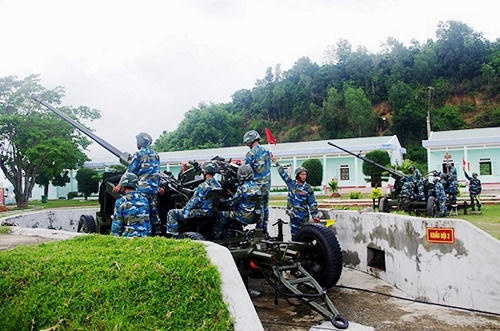 Lái xe APEC 2017 mặc áo lính