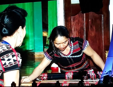 Những bước chân vượt đại ngàn