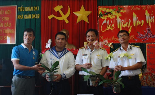 Ấm lòng hình ảnh chiến sỹ đón Tết sớm ở Trường Sa, Sốp Cộp