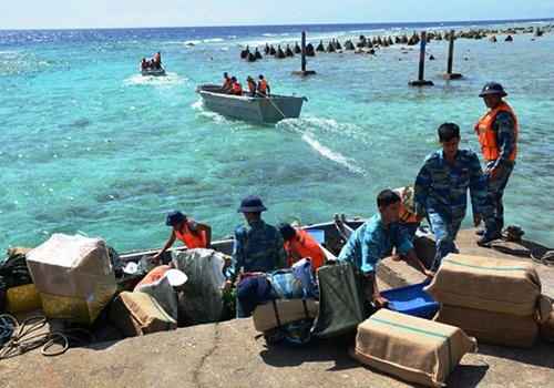 Ấm lòng hình ảnh chiến sỹ đón Tết sớm ở Trường Sa, Sốp Cộp