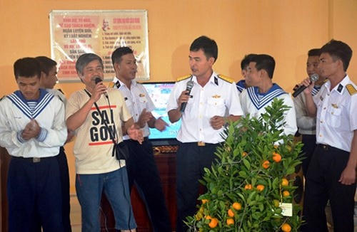 Ấm lòng hình ảnh chiến sỹ đón Tết sớm ở Trường Sa, Sốp Cộp