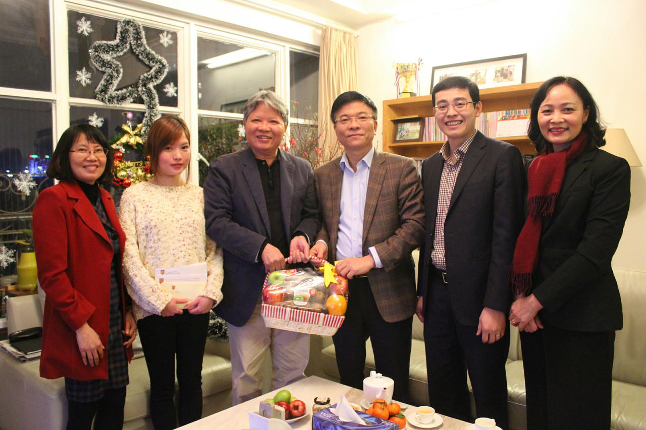 Bộ trưởng Lê Thành Long thăm, chúc Tết gia đình các đồng chí nguyên lãnh đạo Bộ