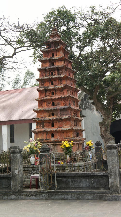 Ngôi đền 2.200 năm  và tích người mẹ nghèo  đả hổ ở xứ nhãn