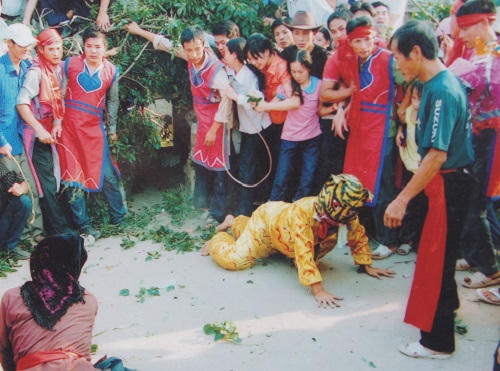 Ngôi đền 2.200 năm  và tích người mẹ nghèo  đả hổ ở xứ nhãn