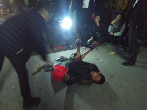 Ái ngại với cảnh "đội quân"  ăn xin, “lê lết” tại lễ hội Đền Trần Nam Định 