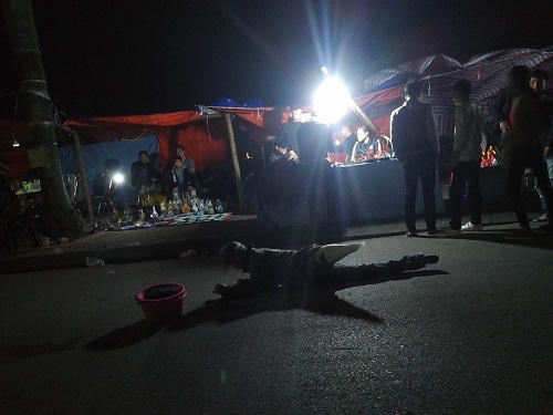 Ái ngại với cảnh "đội quân"  ăn xin, “lê lết” tại lễ hội Đền Trần Nam Định 