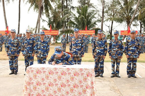 Toàn quân đồng loạt ra quân huấn luyện năm 2018