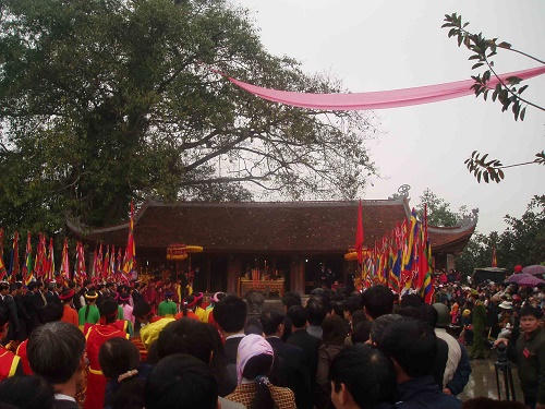 Về thăm đền thờ Quốc Mẫu Âu Cơ…