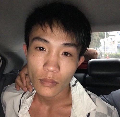 Nhân viên tạt xăng đốt giám đốc 