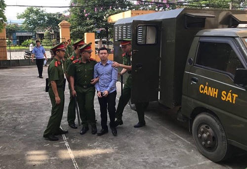 Hoãn phiên xử vụ sự cố y khoa làm 8 người chết ở Hòa Bình