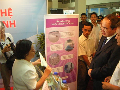 Người phụ nữ biến “vùng đất chết” thành “thiên đường dược liệu”