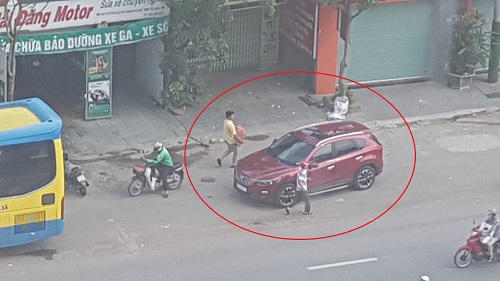 Hà Nội: Nhà xe Đồng Hương Sông Lam ngang nhiên dừng đỗ, đón trả khách trên đường