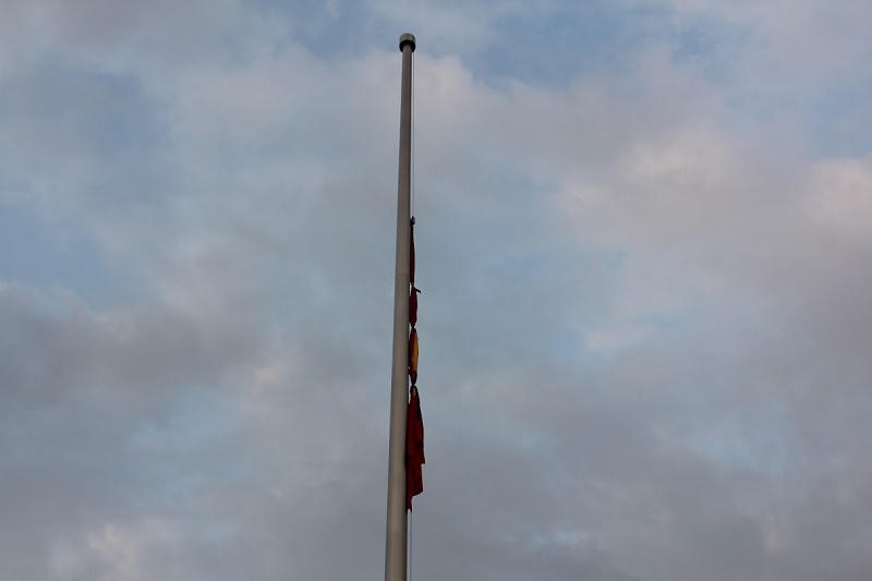 Trang trọng nghi thức treo cờ rủ tại Quảng trường Ba Đình