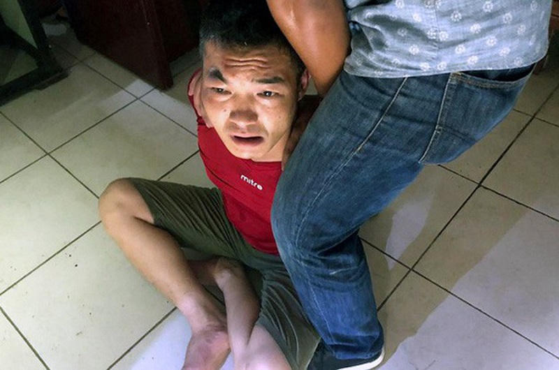 Lời qua tiếng lại, thanh niên 36 tuổi vác dao bầu đi gây án