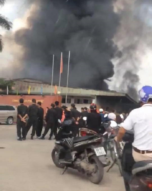 Cháy lớn nhiều giờ tại Công ty Cổ phần dược ở Hưng Yên