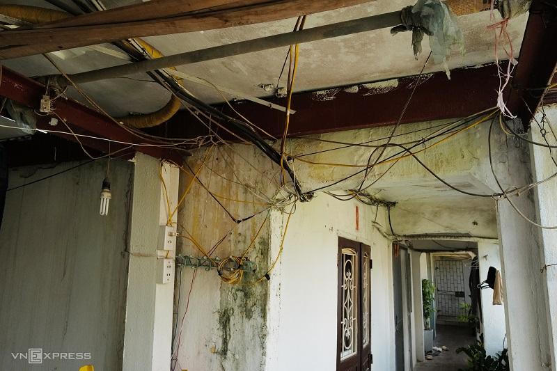 Hà Nội: Biết ngột ngạt, nguy hiểm vẫn ở chung cư cũ xuống cấp