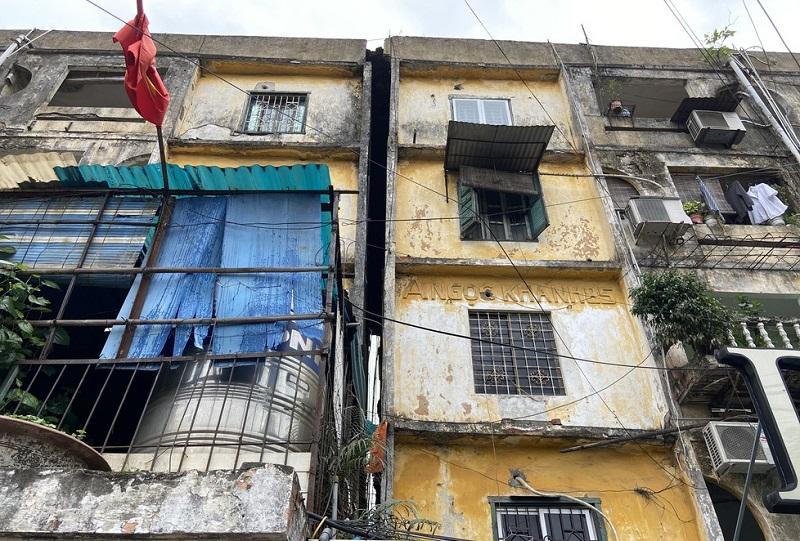Hà Nội: Biết ngột ngạt, nguy hiểm vẫn ở chung cư cũ xuống cấp