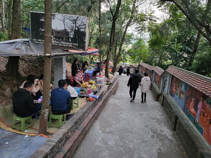 Hàng nghìn người về Bắc Ninh trảy hội chùa Phật Tích