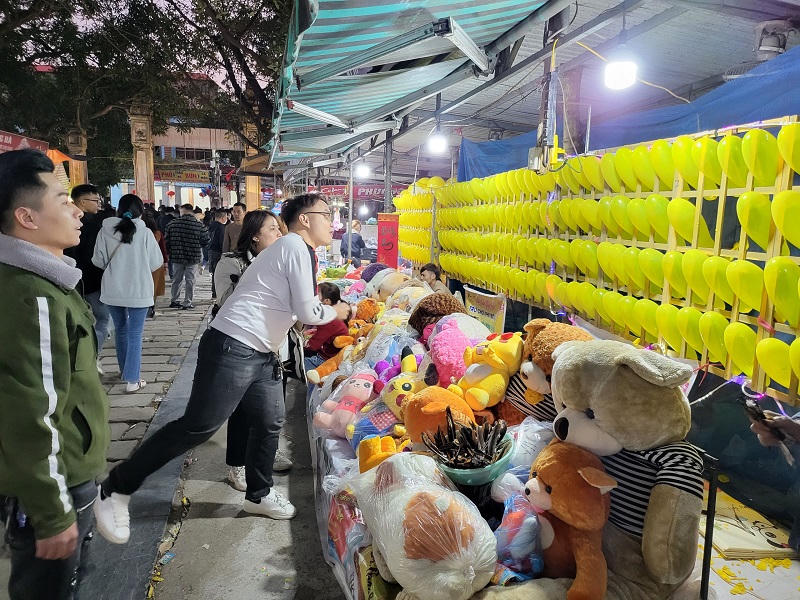 Hàng nghìn người về Bắc Ninh trảy hội chùa Phật Tích