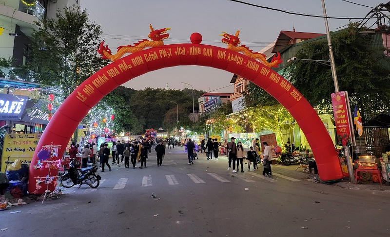 Hàng nghìn người về Bắc Ninh trảy hội chùa Phật Tích