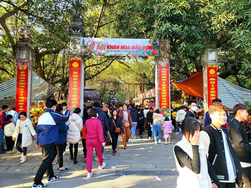 Hàng nghìn người về Bắc Ninh trảy hội chùa Phật Tích