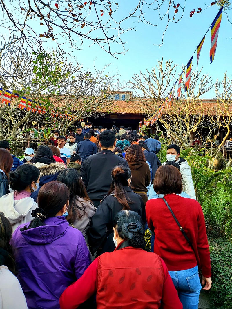 Hàng nghìn người về Bắc Ninh trảy hội chùa Phật Tích