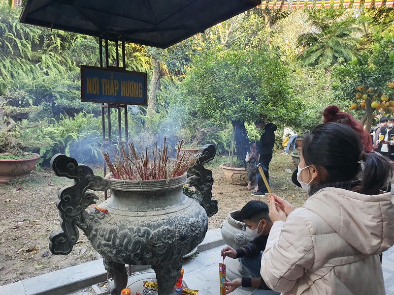 Hàng nghìn người về Bắc Ninh trảy hội chùa Phật Tích