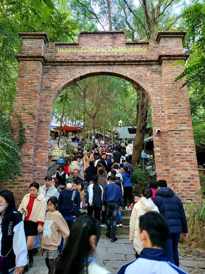 Hàng nghìn người về Bắc Ninh trảy hội chùa Phật Tích