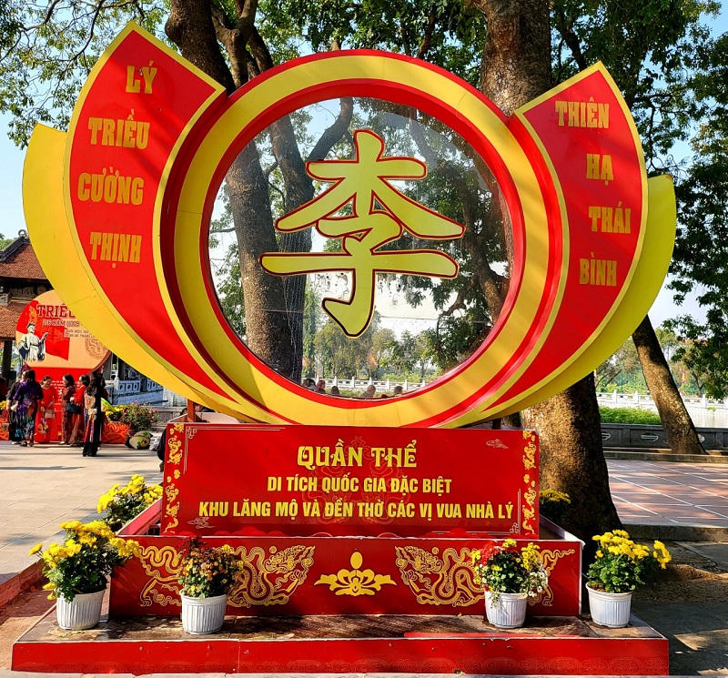 Đầu xuân, người dân hồ hởi đi lễ các chùa gần Hà Nội