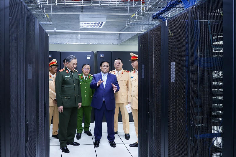 Thủ tướng: Cảnh sát giao thông cần chuyển trạng thái, tăng cường hướng dẫn, giúp đỡ người dân