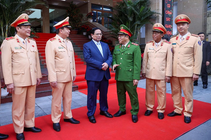 Thủ tướng: Cảnh sát giao thông cần chuyển trạng thái, tăng cường hướng dẫn, giúp đỡ người dân