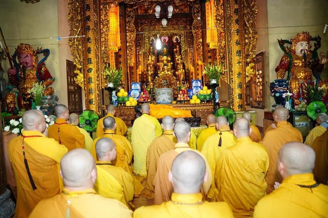 Hà Nội: Hòa thượng Thích Bảo Nghiêm truyền giới Bồ-tát đến 85 Tăng Ni trường hạ chùa Bồ Đề