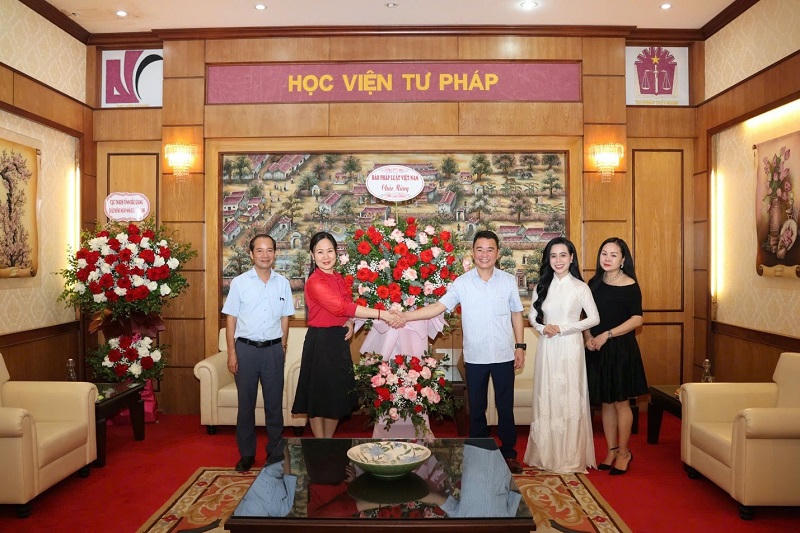Báo Pháp luật Việt Nam chúc mừng Học viện Tư pháp nhân ngày 20/11 