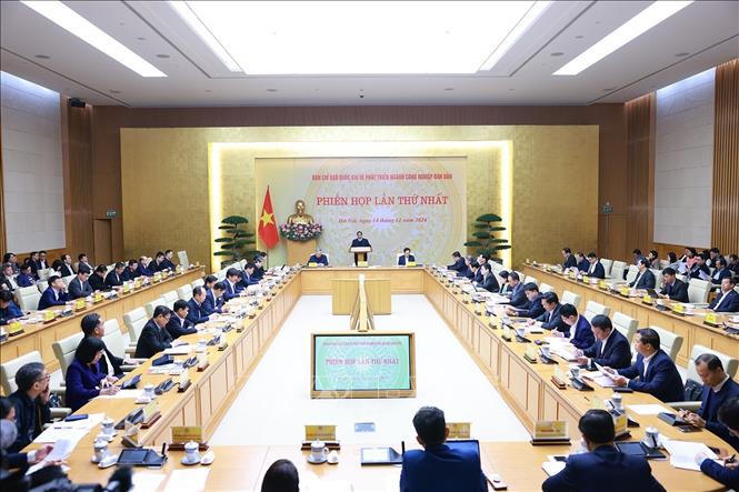 Thủ tướng chủ trì phiên họp về phát triển ngành công nghiệp bán dẫn