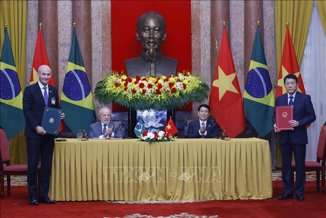 Chủ tịch nước Lương Cường hội đàm với Tổng thống Brazil