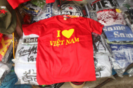 Hà Nội rợp bóng cờ đỏ hướng về biển đảo