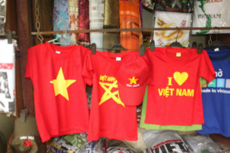 Hà Nội rợp bóng cờ đỏ hướng về biển đảo