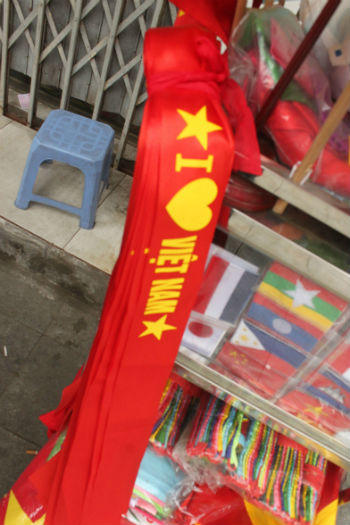 Hà Nội rợp bóng cờ đỏ hướng về biển đảo