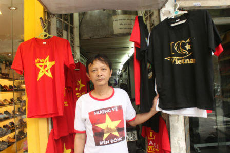 Hà Nội rợp bóng cờ đỏ hướng về biển đảo