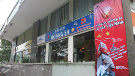 Hà Nội rợp bóng cờ đỏ hướng về biển đảo