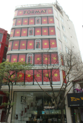 Hà Nội rợp bóng cờ đỏ hướng về biển đảo