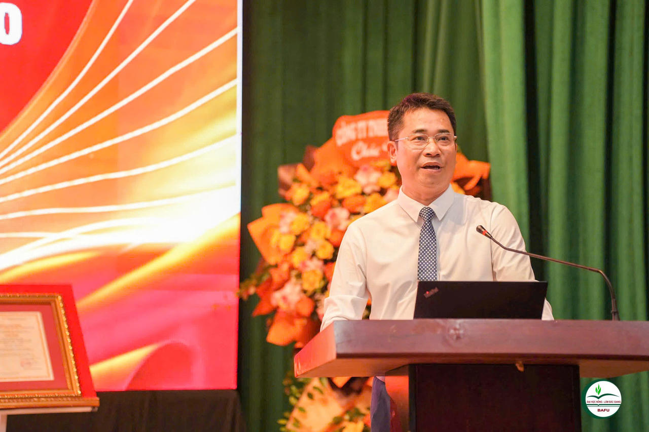 Đại học Nông - Lâm Bắc Giang: Trao bằng tốt nghiệp và phối hợp cùng doanh nghiệp tuyển dụng việc làm cho sinh viên