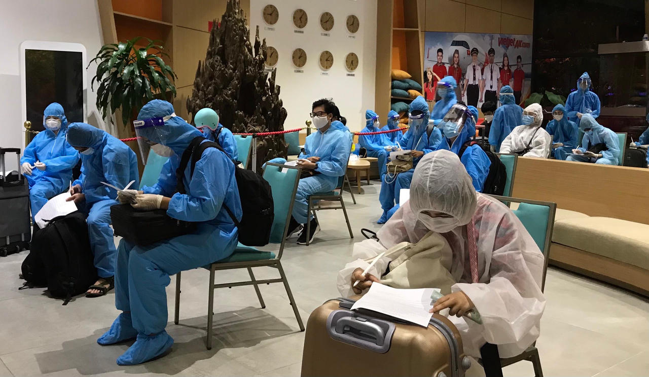 Ấm lòng 'Chuyến xe yêu thương' đưa 500 sinh viên Khánh Hòa về quê