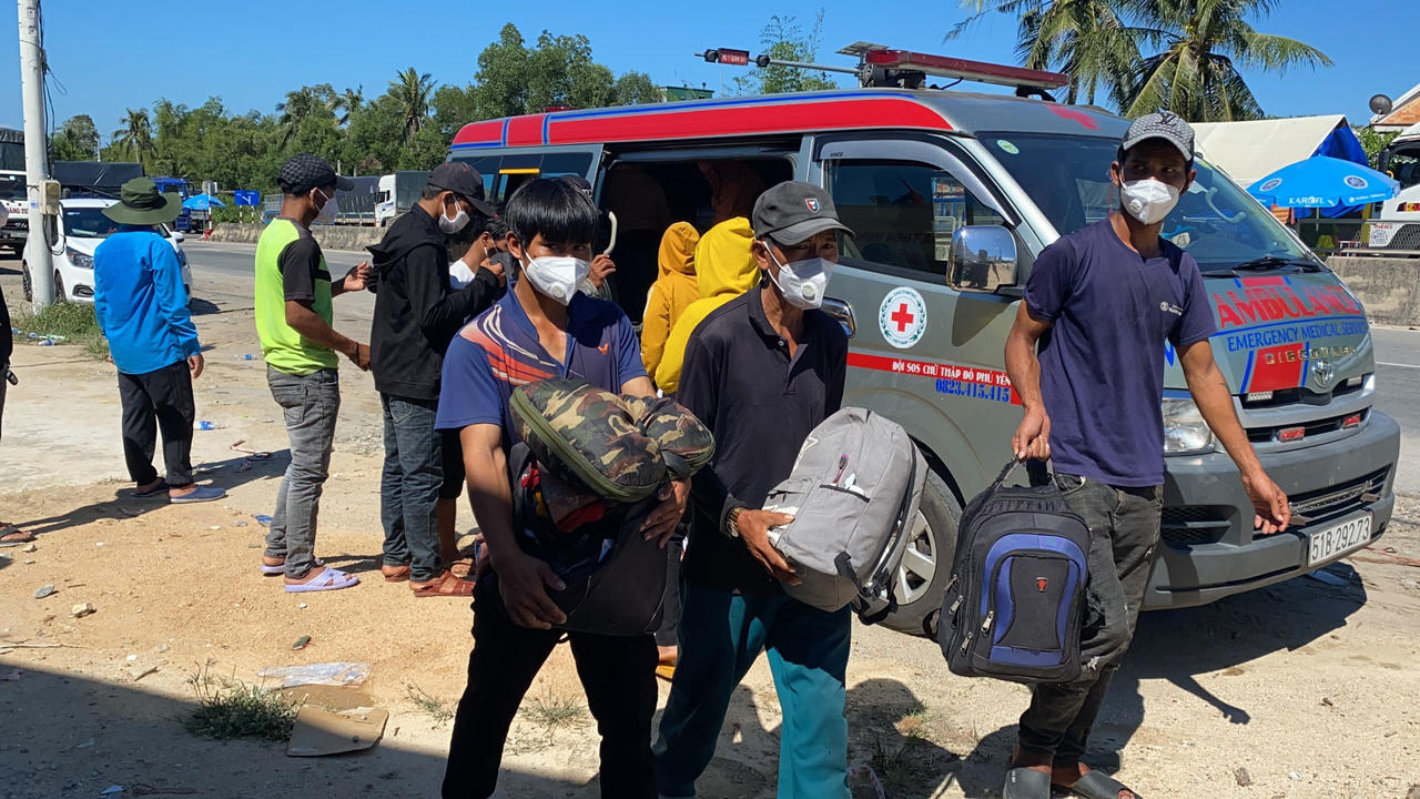 13 người định đi bộ từ Phú Yên về Quảng Ngãi