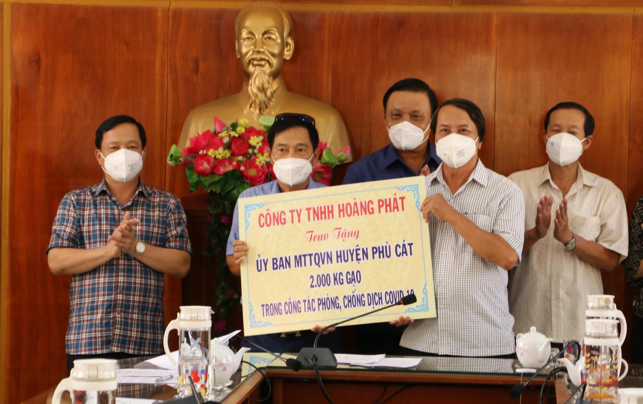 Phù Cát nhận hỗ trợ từ các doanh nghiệp phục vụ cho công tác phòng, chống dịch COVID-19