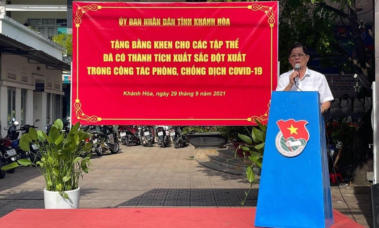Chủ tịch Khánh Hòa tặng Bằng khen cho các tập thể xuất sắc trong phòng, chống dịch COVID-19