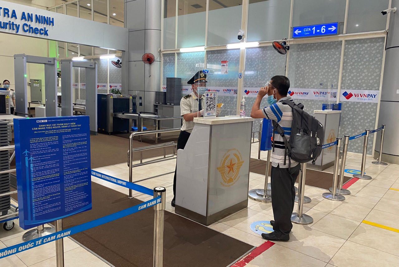 Chuyến bay thương mại đầu tiên đến Cảng HKQT Cam Ranh sau thời gian dài ngừng hoạt động