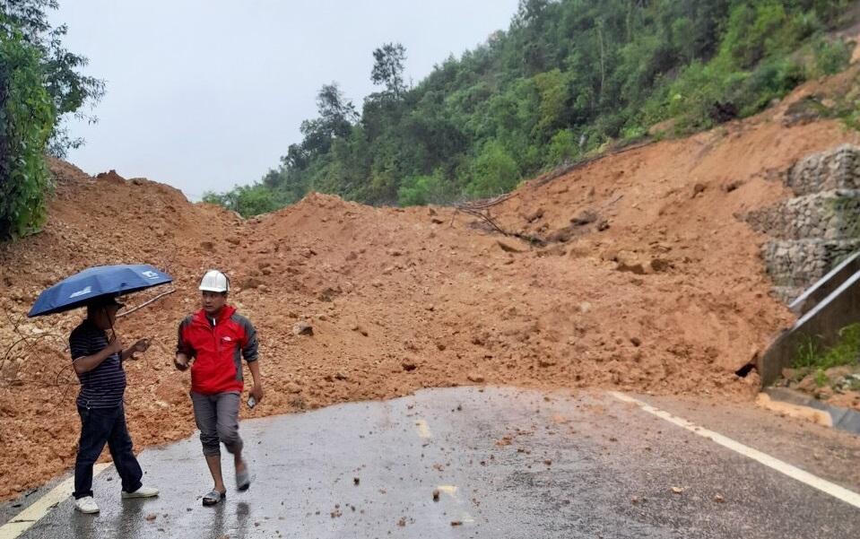Mưa lớn kéo dài, sạt lở nghiệm trọng ở Ninh Thuận, Khánh Hòa